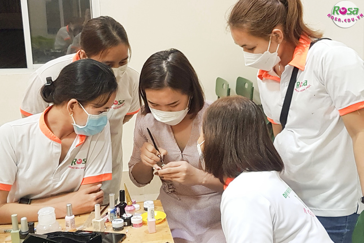 Kỹ Thuật Chăm Sóc & Sơn Móng (8 Buổi - 32 Giờ)