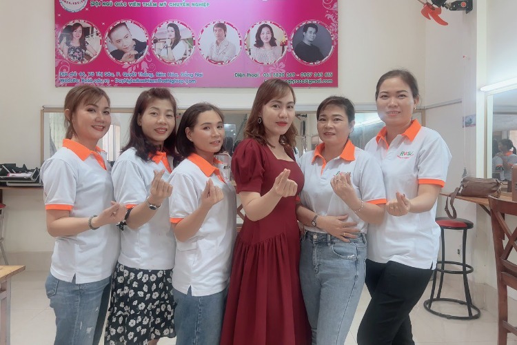 Trang Điểm Chuyên Nghiệp (100 Giờ)