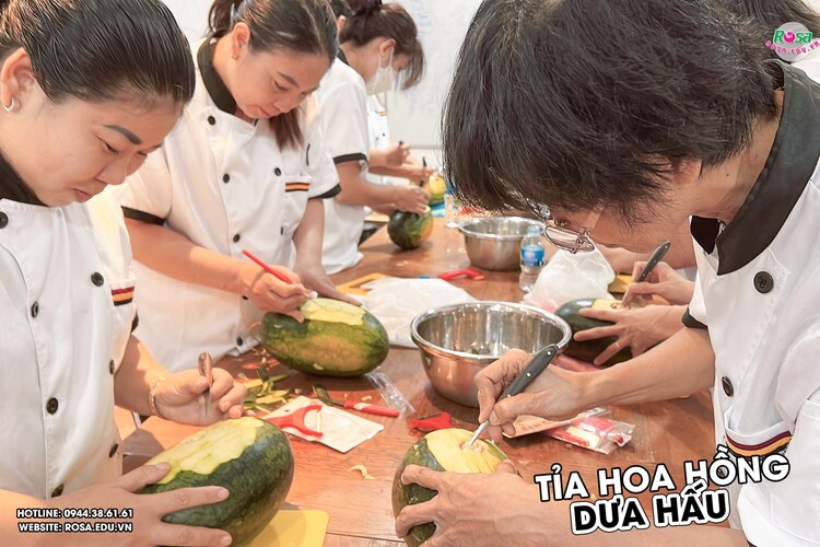 Workshop Học Tỉa Hoa Hồng Dưa Hấu PVN1021