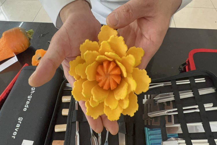 Workshop Học Tỉa Hoa Trang Trí Dĩa Kiểu Hoa Cúc Thái, Hoa Hồng Cánh Cong, Hoa Mẫu Đơn, Hoa Ly  PVN1018