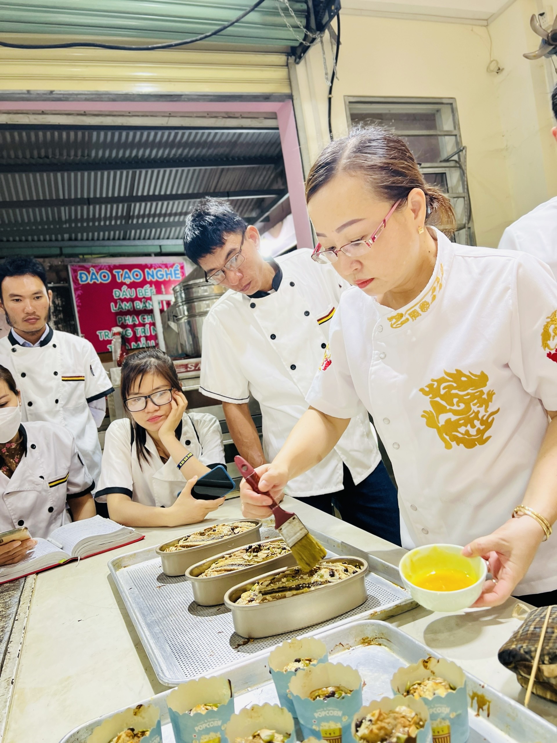 {Tổng Hợp} Tài Liệu, Bảng Công Thức Chi Tiết Tất Tần Tật Về Bí Quyết Làm Bánh Bông Lan Chuyên Nghiệp: Tổng Hợp Công Thức Đỉnh Cao - Mastering Sponge Cake