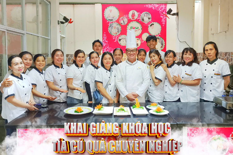 Workshop Giới Thiệu Về Nghề Cắt Tỉa, Tỉa Hoa Xiên, Hoa Ly Cà Rốt – Trang Trí Vành Dĩa  PVN1016