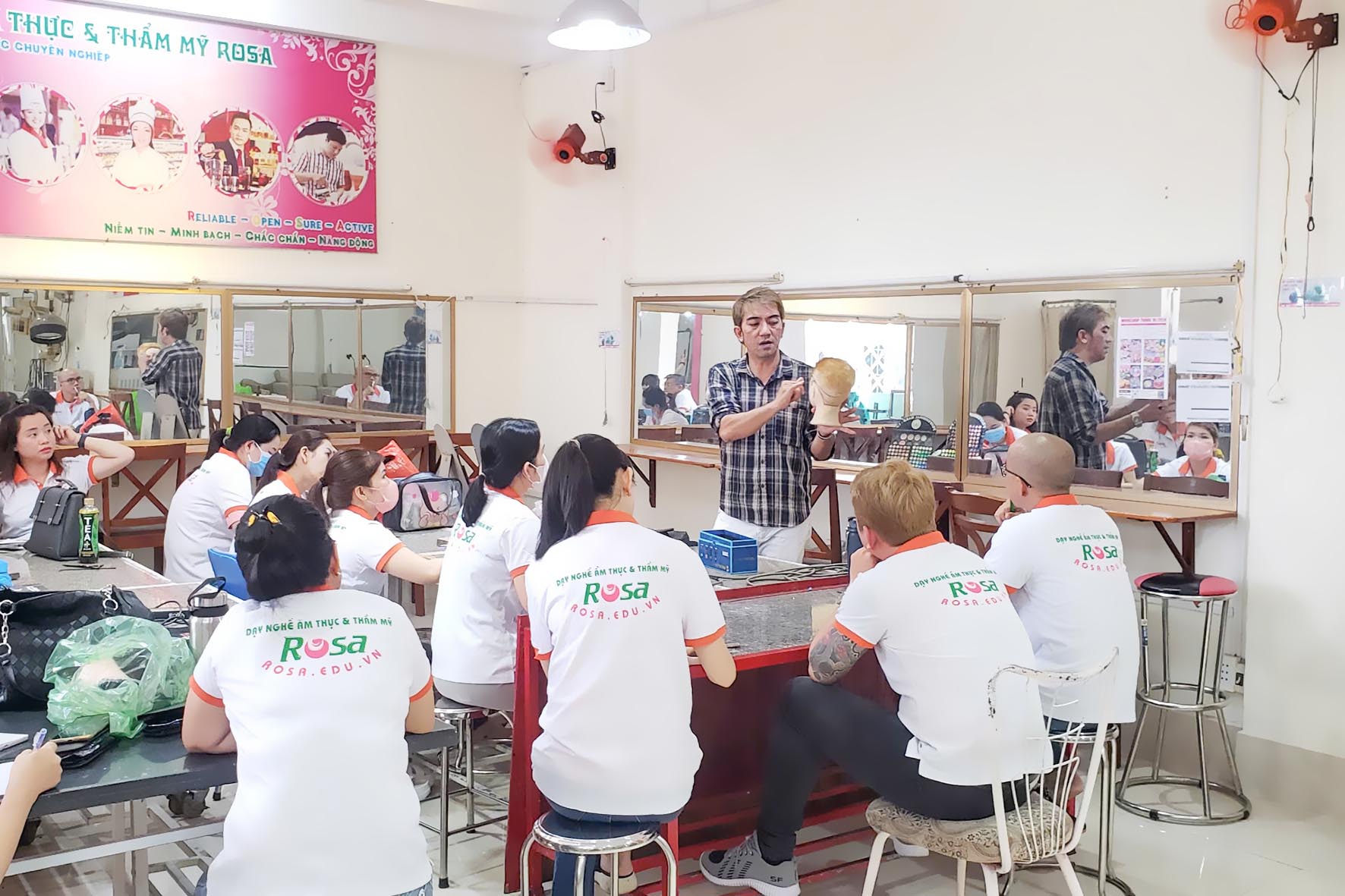 Cắt Uốn Tóc Chuyên Nghiệp (100 giờ)