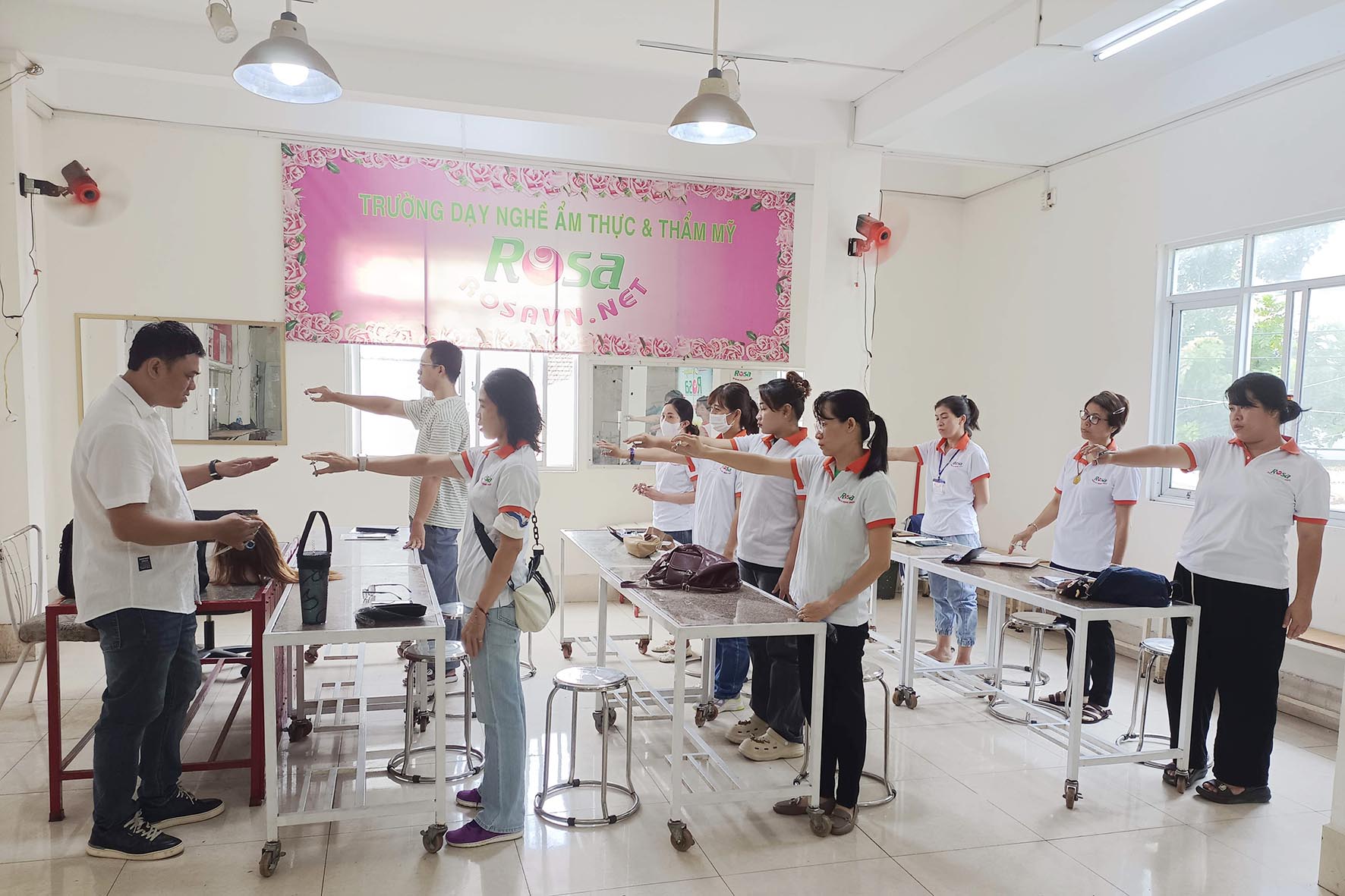 Cắt Uốn Tóc Chuyên Nghiệp (100 giờ)