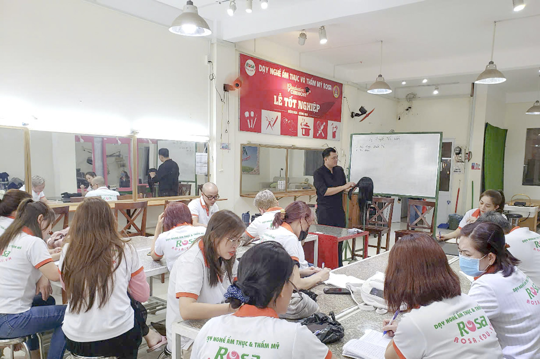 Cắt Uốn Tóc Chuyên Nghiệp (100 giờ)