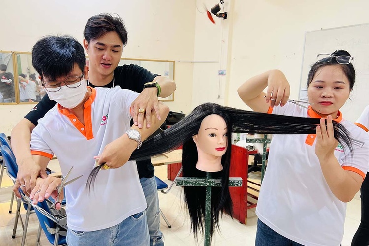 Workshop VIP Nghiệp Vụ Quản Lý Salon Cắt Uốn Tạo Mẫu Tóc, Spa, Gội đầu dưỡng sinh, Chăm sóc da (27/11/2025) - PVN1807