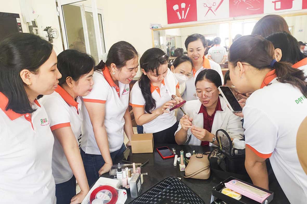 Kỹ Thuật Chăm Sóc & Sơn Móng (8 Buổi - 32 Giờ)