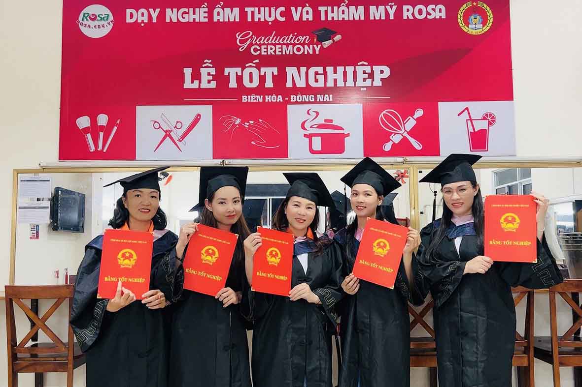 Cắt Uốn Tóc Chuyên Nghiệp (300 Tiết)
