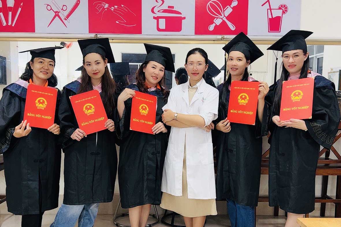 Kỹ Thuật Chăm Sóc & Sơn Móng (8 Buổi - 32 Giờ)