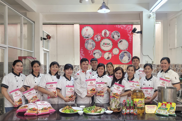 Workshop Học Làm Tháp Sườn Sốt Ớt Xanh Khổng Lồ (Laeng Saeb ) + Gà Xào Hạt Điều (Kai Med Ma Muang) + Kai Yang (Gà Nướng) PVN1855