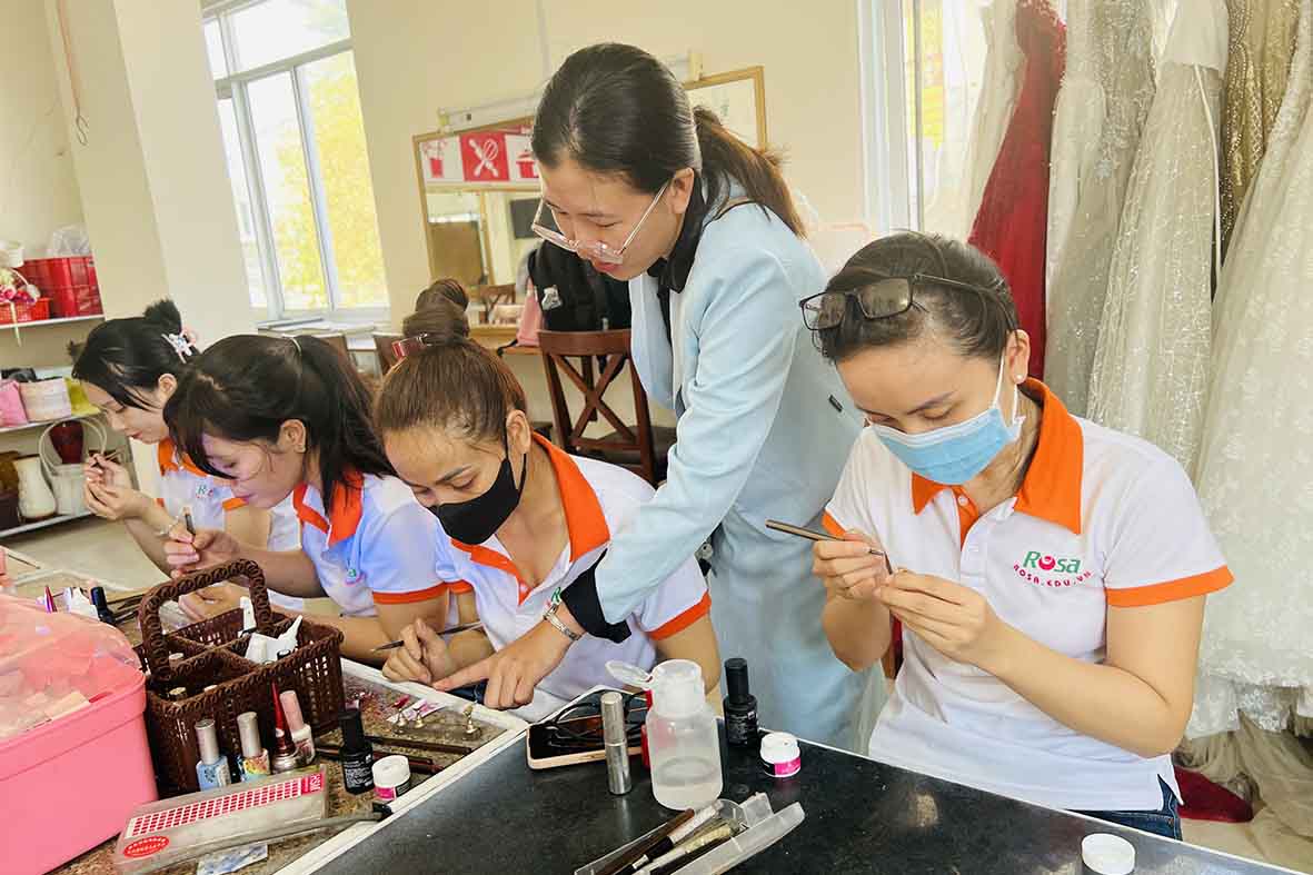 Kỹ Thuật Chăm Sóc & Sơn Móng (8 Buổi - 32 Giờ)