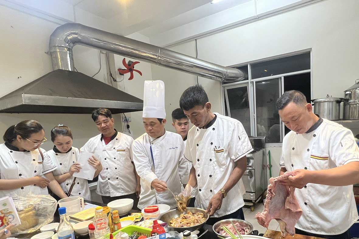 {Tổng Hợp} Tài Liệu, Bảng Công Thức Chi Tiết Tất Tần Tật Về Bún: Khóa Học Nấu Đủ Các Món Bún Ngon Chuẩn Vị - Mastering Vietnamese Bun Recipes: Learn To Cook All Classic Bun Dishes