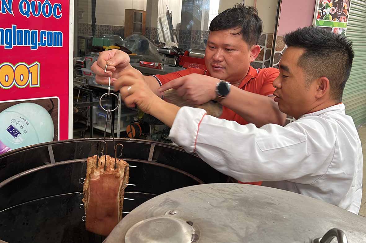 Chuyên đề học làm BA CHỈ QUAY QUẢNG ĐÔNG (Siu Yuk) - Bí quyết da phồng giòn, thịt mềm ngọt, kinh doanh hiệu quả