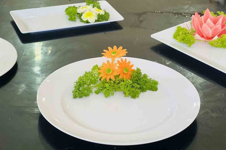 Workshop Học Tỉa Hoa Trang Trí Dĩa Kiểu Hoa Cúc Thái, Hoa Hồng Cánh Cong, Hoa Mẫu Đơn, Hoa Ly PVN1018
