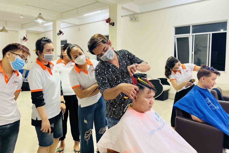 Chuyên Gia Tạo Mẫu Tóc Nam (100 Giờ)