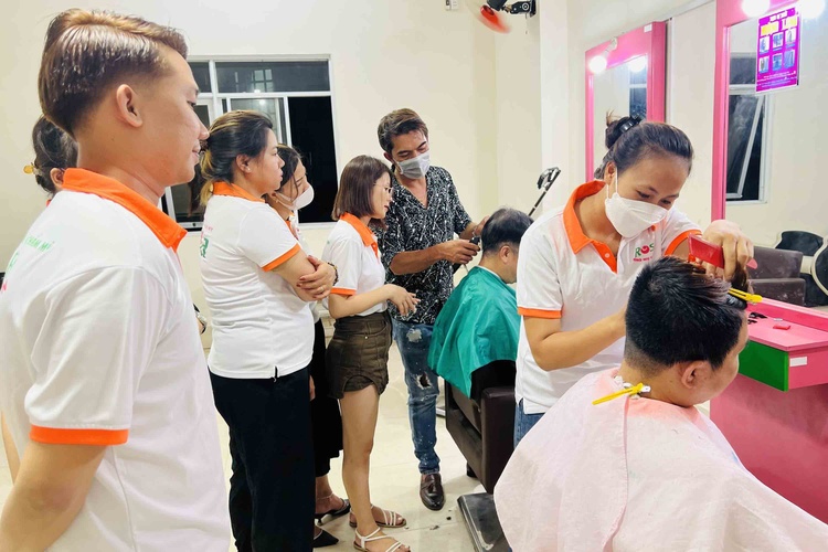 Chuyên Gia Tạo Mẫu Tóc Nam (100 Giờ)