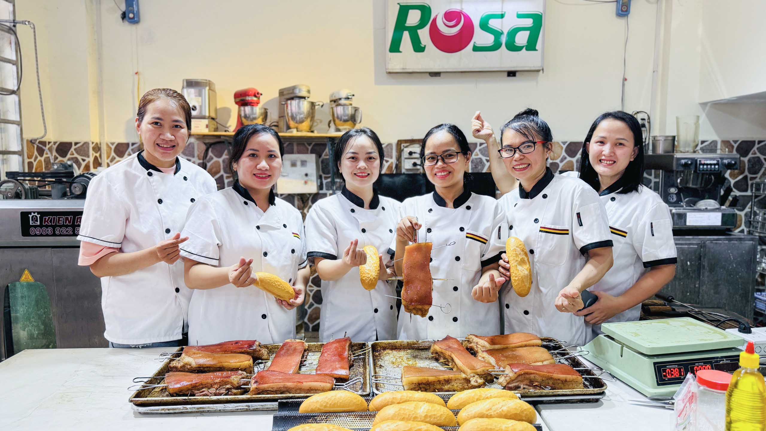 Workshop VIP Học Làm Heo Quay Miếng Da Nổ Giòn + Bánh Mì Việt Nam Mở Quán Quán Kinh Doanh (Ngày 22/07/2025) PVN261