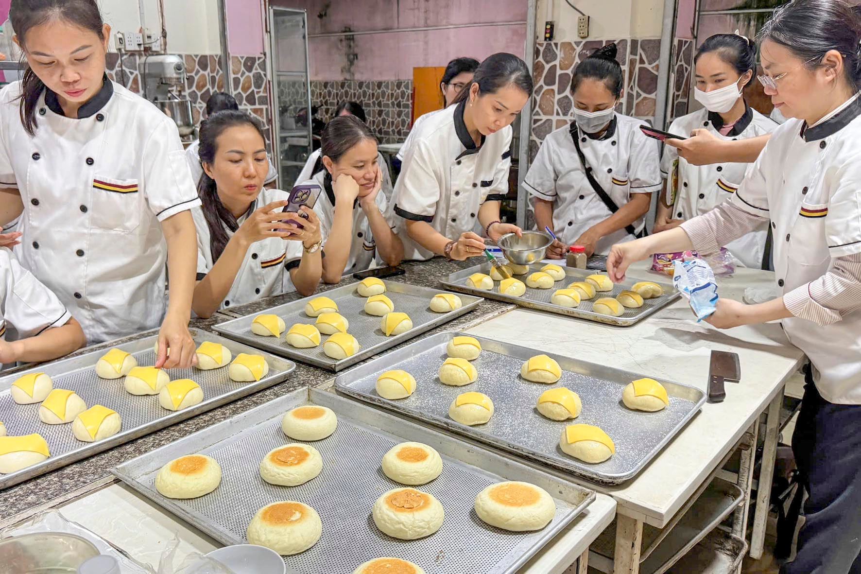 Workshop Học Làm Bánh Mì Ngọt Nho Kem Nhân Phô Mai Double Chesse PVN727