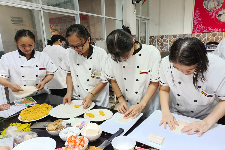 Workshop Học Làm  Chả Giò + Súp Bắp Nấm + Lẩu (Chay) PVN1821