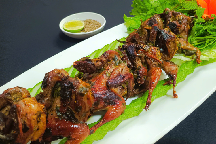 Workshop Học Làm  Chim Cút Hầm Bí Đỏ + Chim Cút Nướng Lá Mắc Mật PVN1727