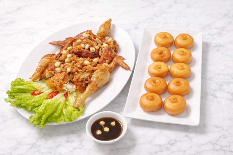 Workshop Học Làm Cơm Chiên Gà Xé Cá Mặn + Gà Quay Chảo Sốt Hành Tăm PVN1740