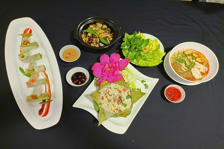 Workshop Học Làm Cơm Chiên Hạt Sen + Bún Huế + Bò Bía + Nấm Kho Tiêu (Chay)  PVN1822