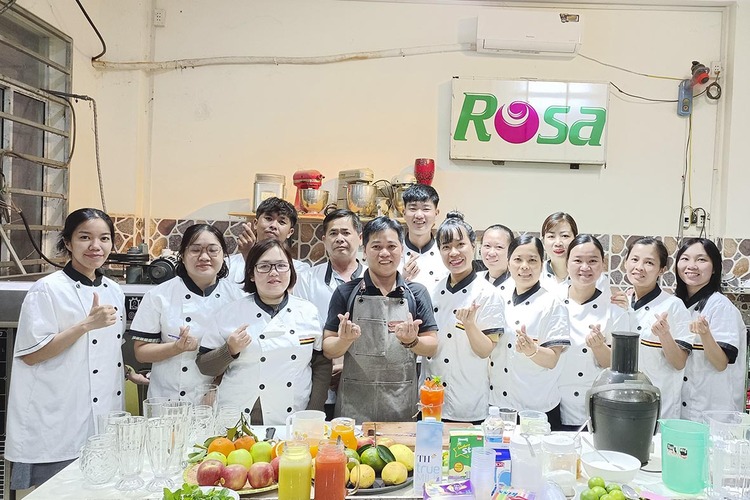 Workshop Học Làm Nước Ép: Cà Rốt Táo, Thơm Táo Cà Rốt + Sinh Tố Cà Rốt, Cà Rốt Cam + Ép Cam, Cam Cà Rốt, Xoài + Sinh Tố Xoài, Cam Xoài PVN1242