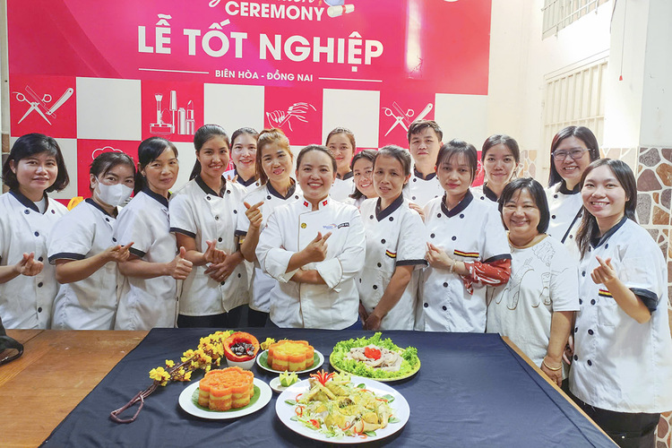 Workshop Học Làm Xôi Gấc Đậu Xanh + Gà Hấp Lá Chanh + Chân Giò Heo Bó PVN1307