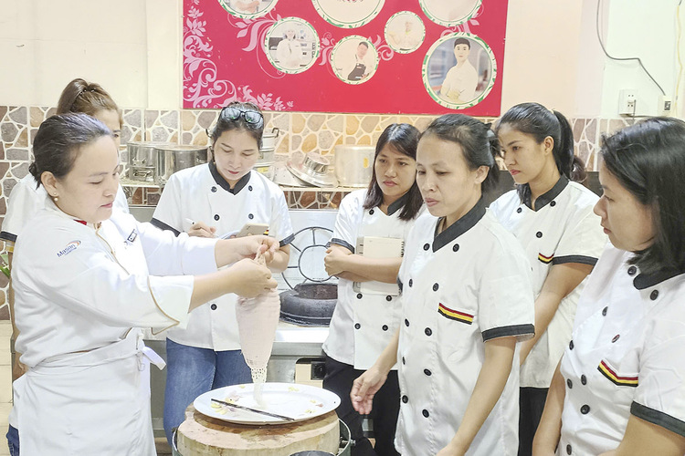 Workshop Học Làm Xôi Gấc Đậu Xanh + Gà Hấp Lá Chanh + Chân Giò Heo Bó PVN1307