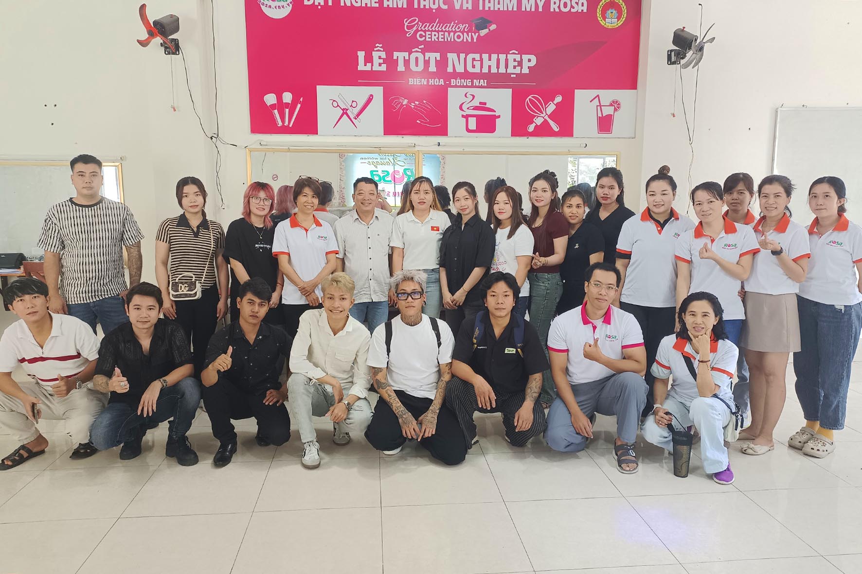 Cắt Uốn Tóc Chuyên Nghiệp (300 Giờ)