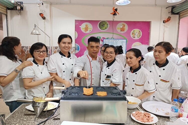 Khóa Học Làm Bánh Đường Phố Hottrend (4 buổi - 16 giờ)