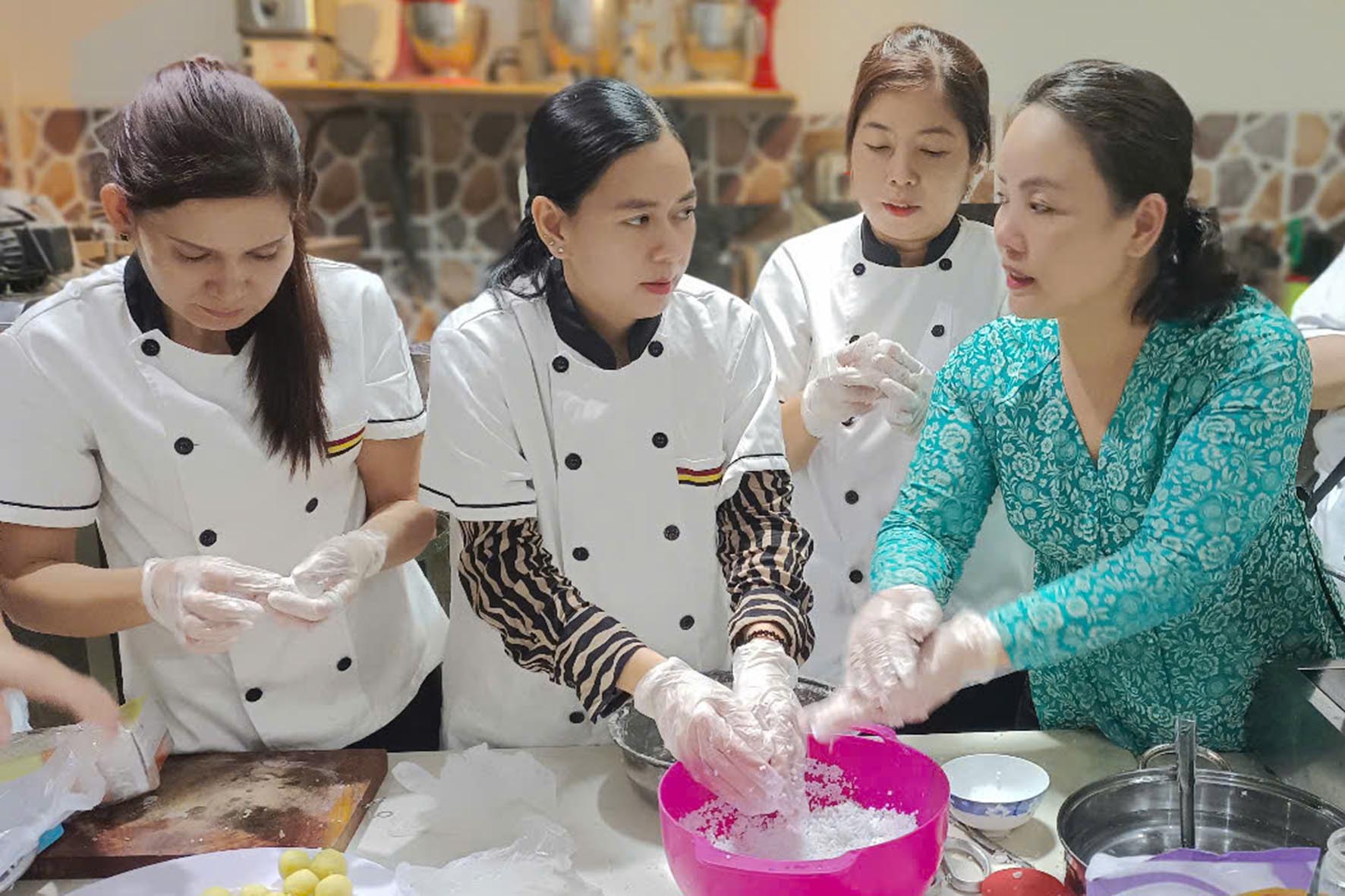 {Tổng Hợp} Tài Liệu, Bảng Công Thức Chi Tiết : Hồn Bếp Việt - Bí Quyết Làm Bánh Truyền Thống, Bánh Việt 3 Miền, Bánh Dân Gian, Bánh Truyền Thống. Traditional Vietnamese Cakes .Tổng Hợp Công Thức Đơn Giản