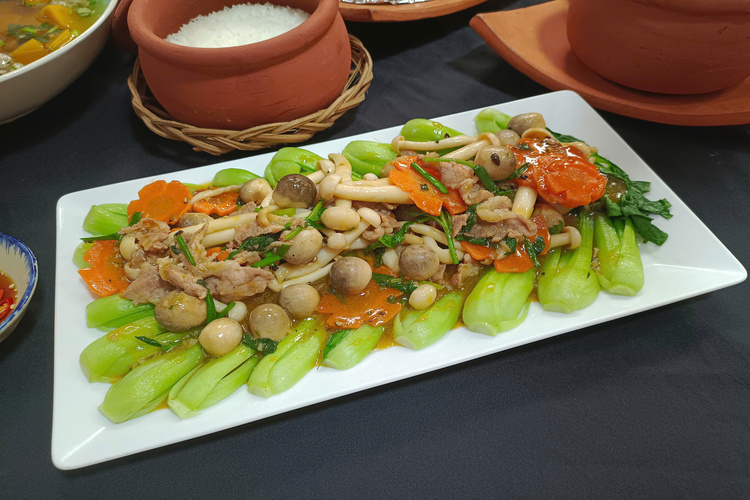 Workshop Học Làm Cơm Niêu + Thịt Ba Chỉ Kho Trứng Cút + Cải Thìa Xào Nấm + Canh Bí Đỏ Thịt Bằm PVN1101