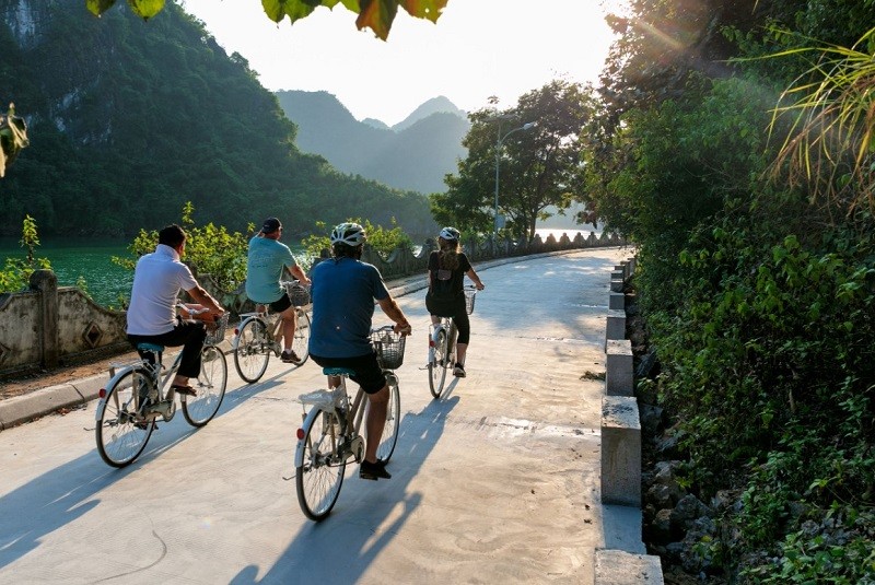 Exploring Viet Hai Fishing Village – A Peaceful Destination Amidst the Magnificent Nature of Cat Ba