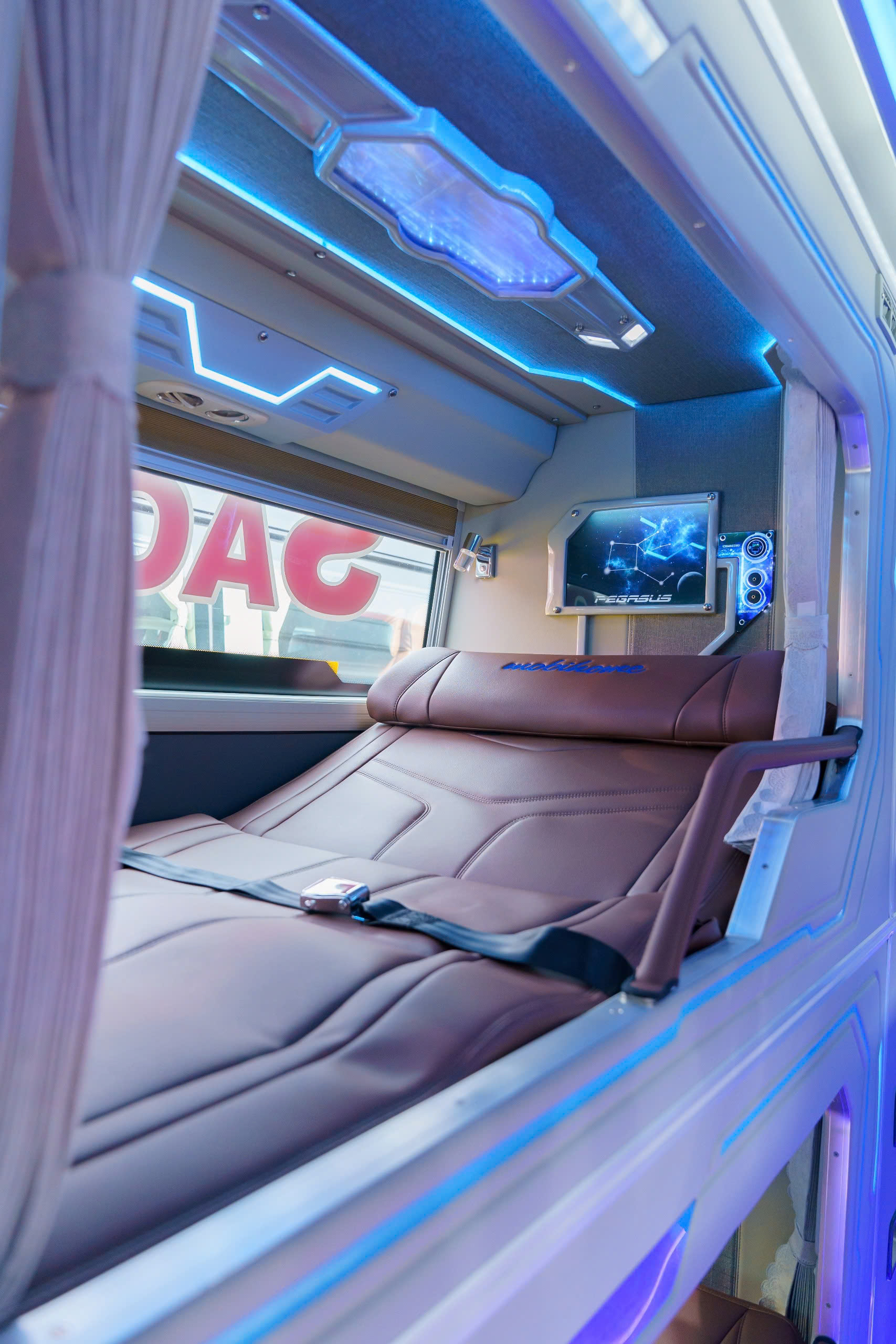 Bus Cat Ba Island to Sapa | VIP Cabin Bus + Speedboat