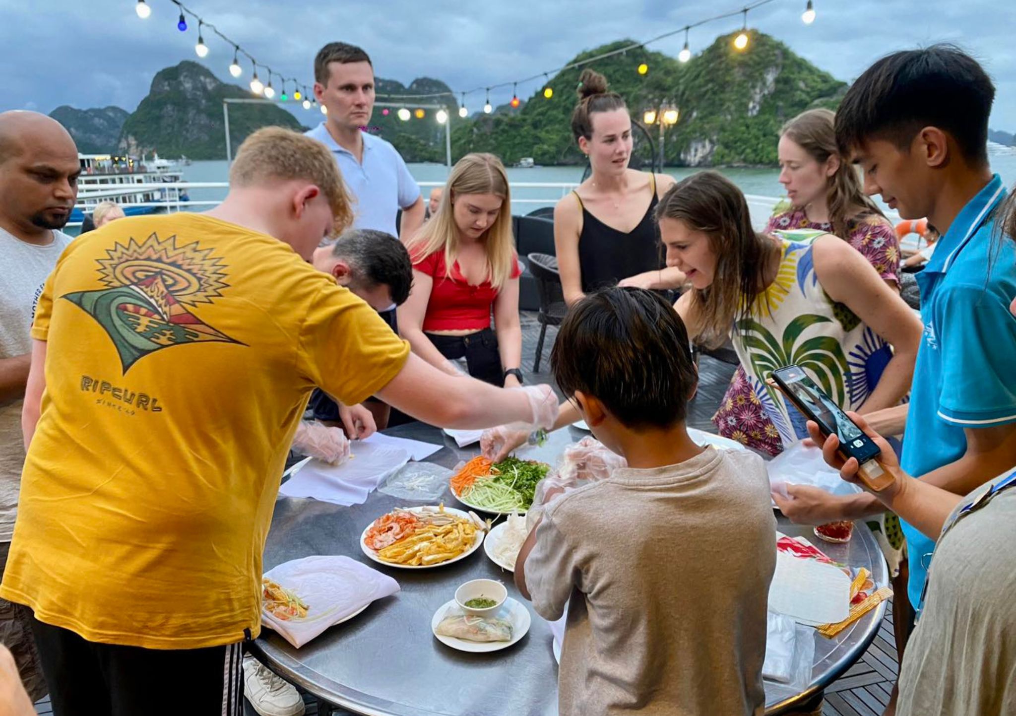 Dragon Bay Cruise | Ha Long Overnight Cruise 3 Days 2 Nights on Cruise