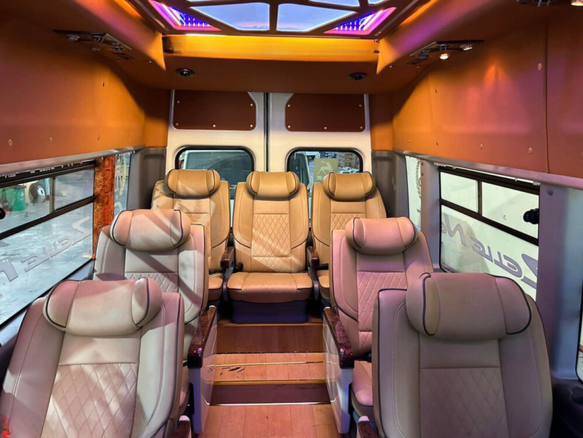 Bus Mai Chau to Hanoi Limousine minivan 11 seater