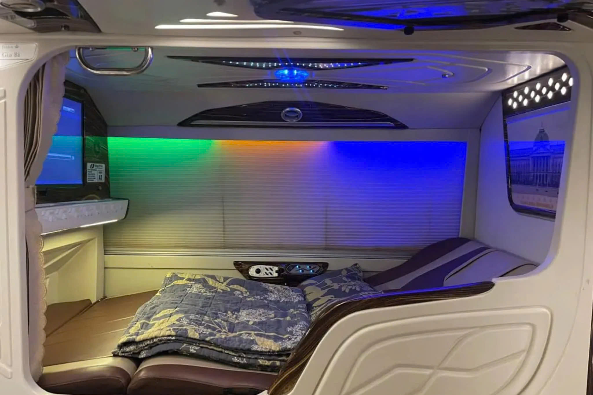 Sleeper Bus Sapa to Ha Giang  | Vip Cabin 22 beds