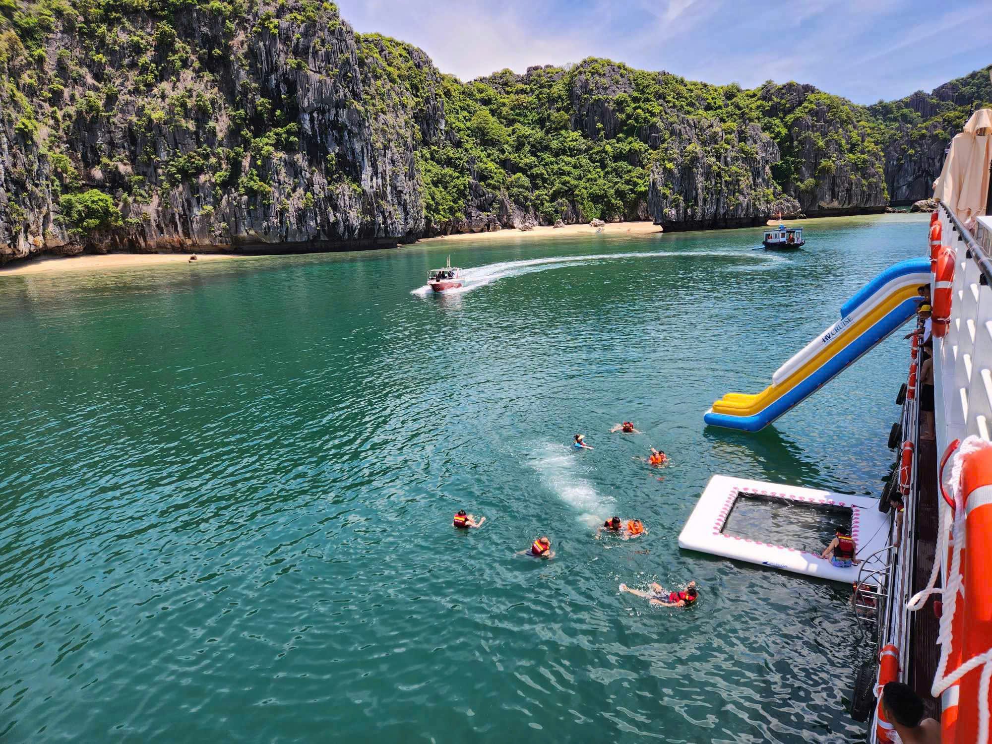 Lan Ha Bay full day tour - Cat Ba Dream Cruise 5-star