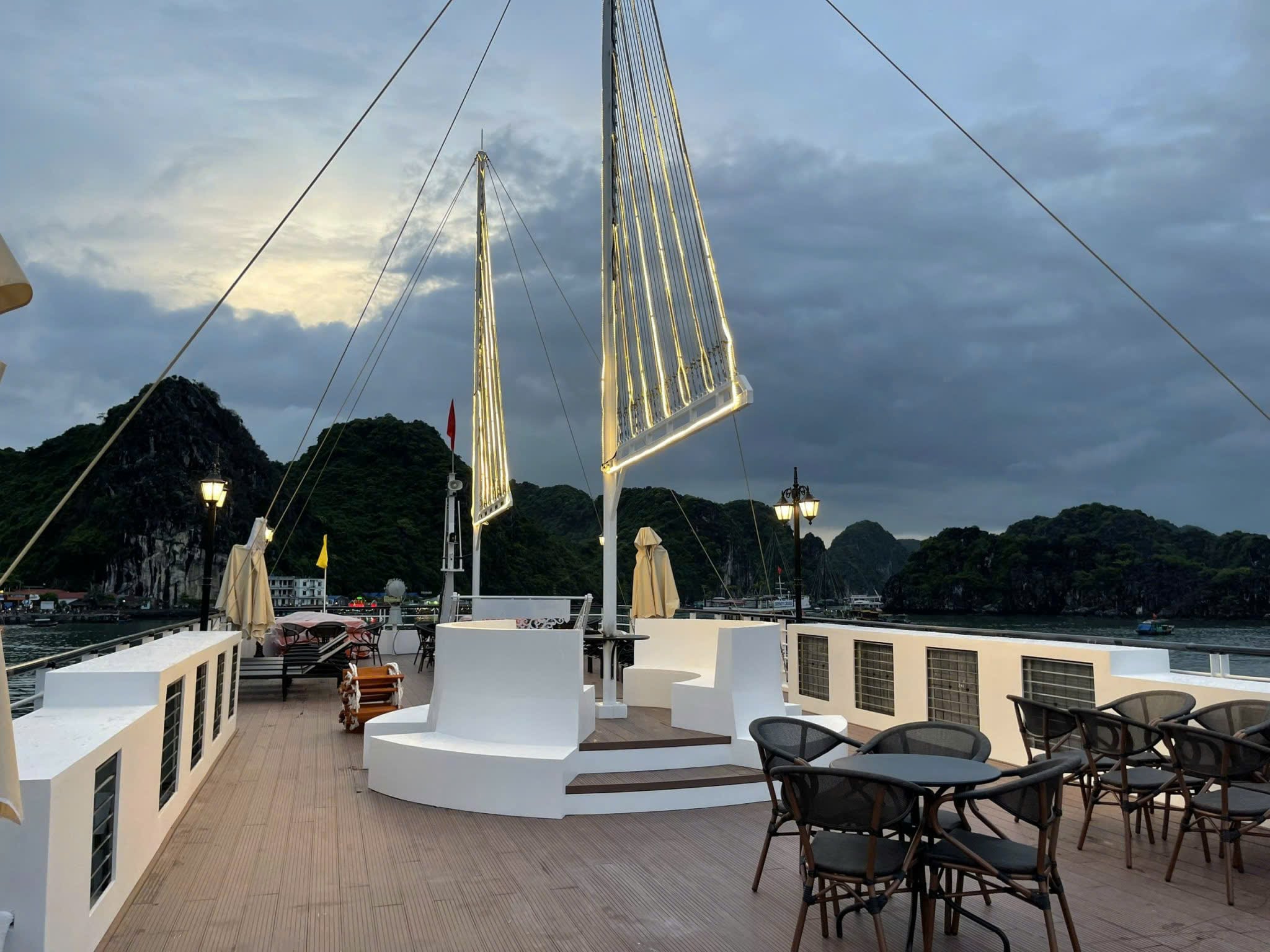 Lan Ha Bay full day tour - Cat Ba Dream Cruise 5-star