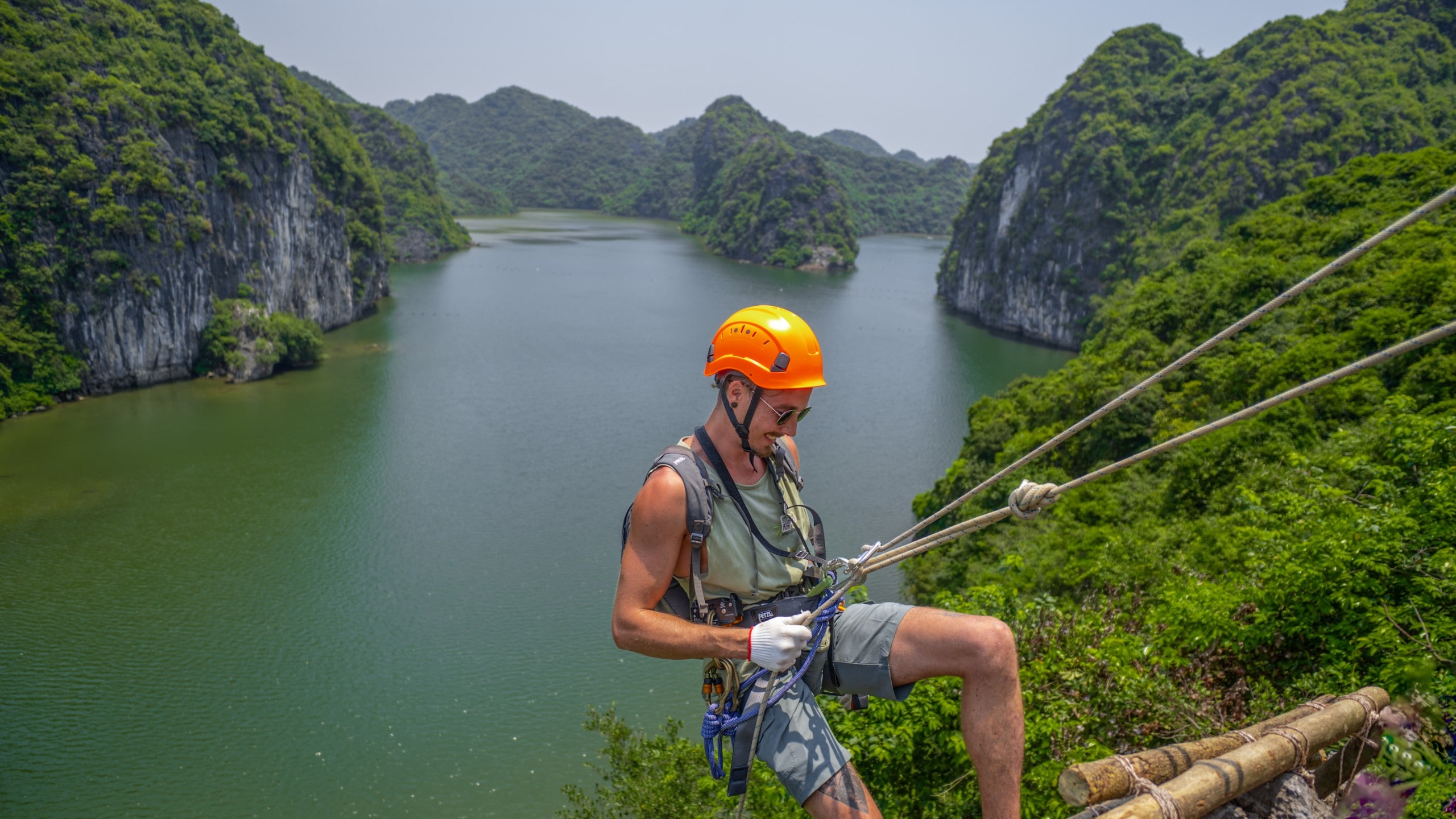 One Day Abseiling & Exploring Hang Vem Lake - Cat Ba