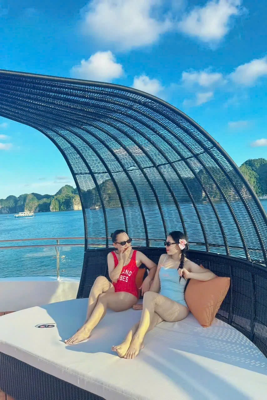 Lan Ha Bay full day tour - D'charme Luxury Cruise 5-star