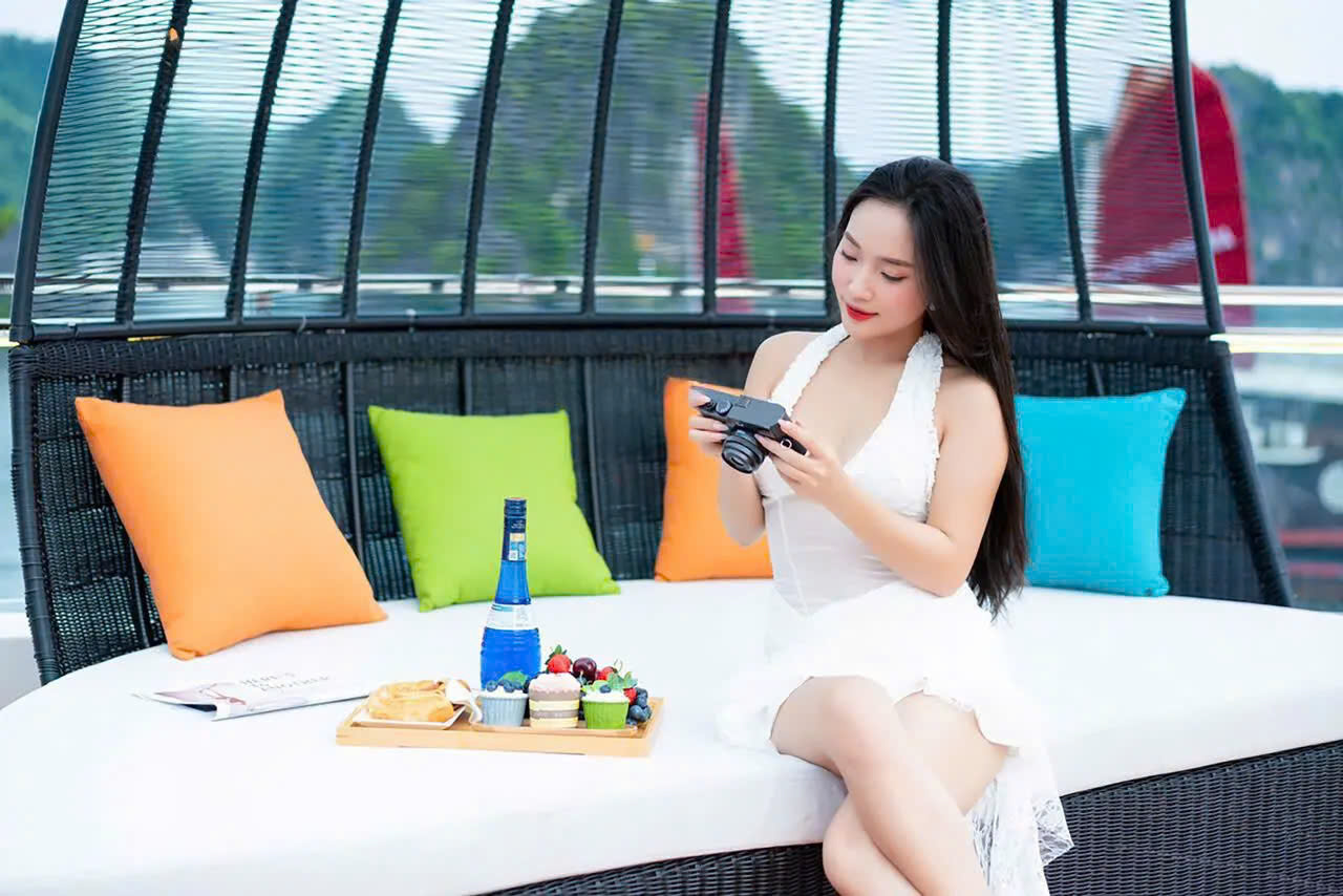 Lan Ha Bay full day tour - D'charme Luxury Cruise 5-star