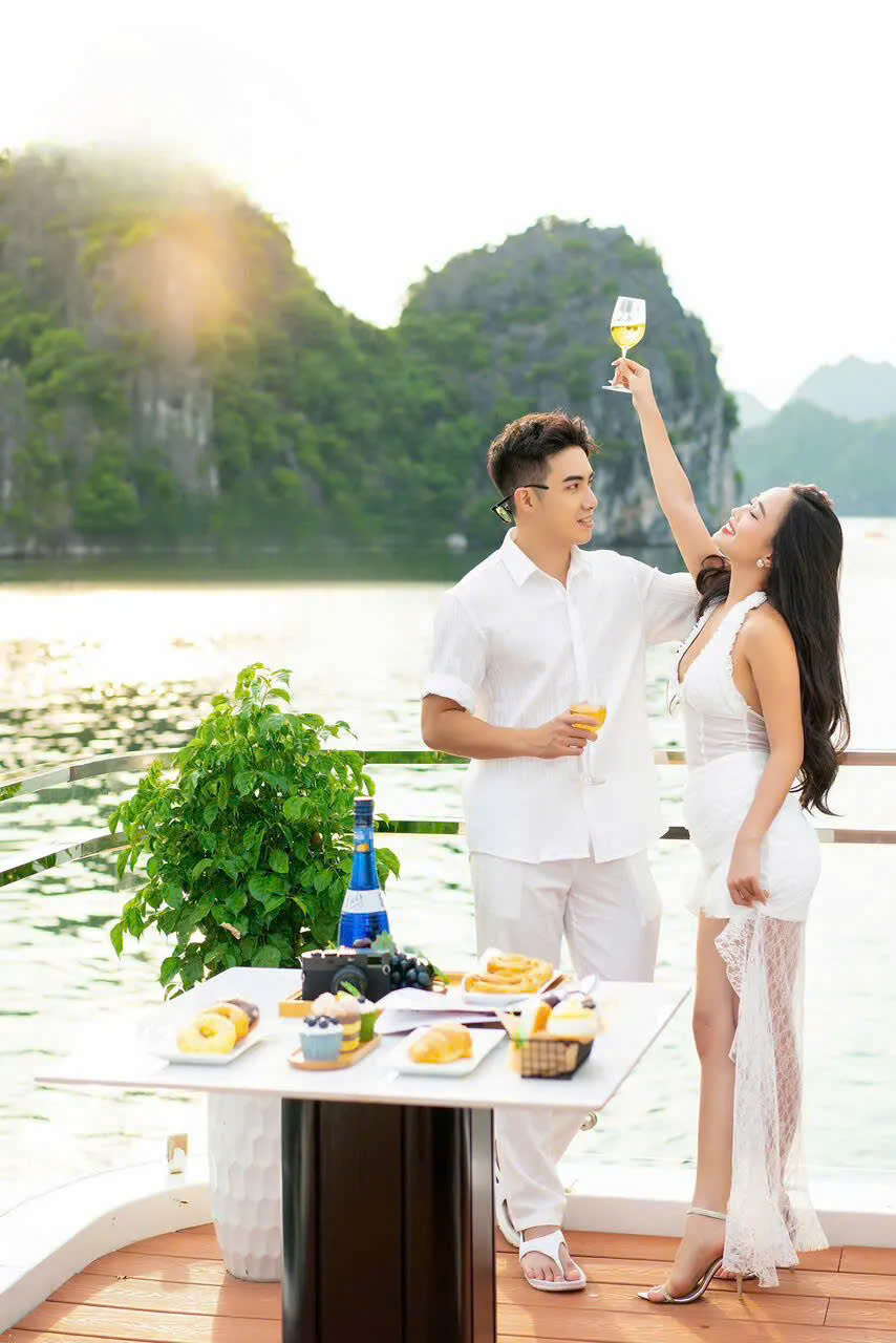 Lan Ha Bay full day tour - D'charme Luxury Cruise 5-star