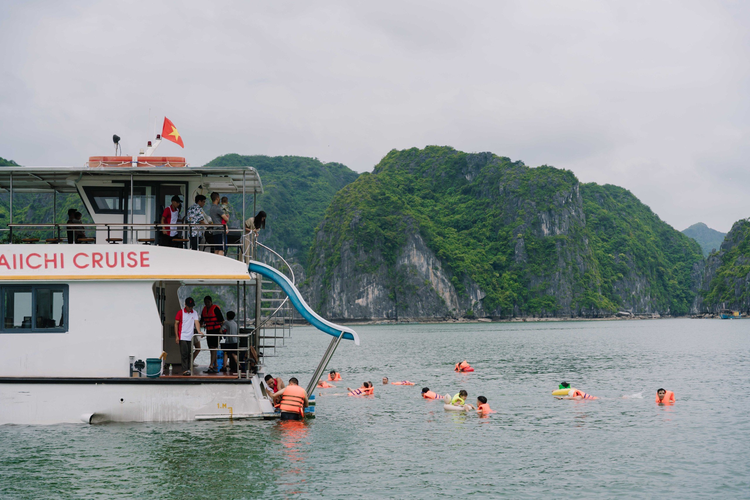 Lan Ha Bay Day Tour VIP 3 | 4-star Daiichi Cruise II
