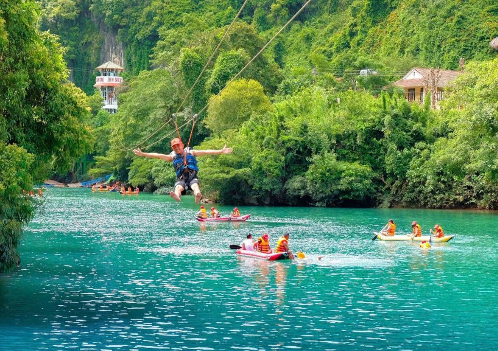 Quang Binh Day Tour: Discover Paradise Cave and Mooc Spring