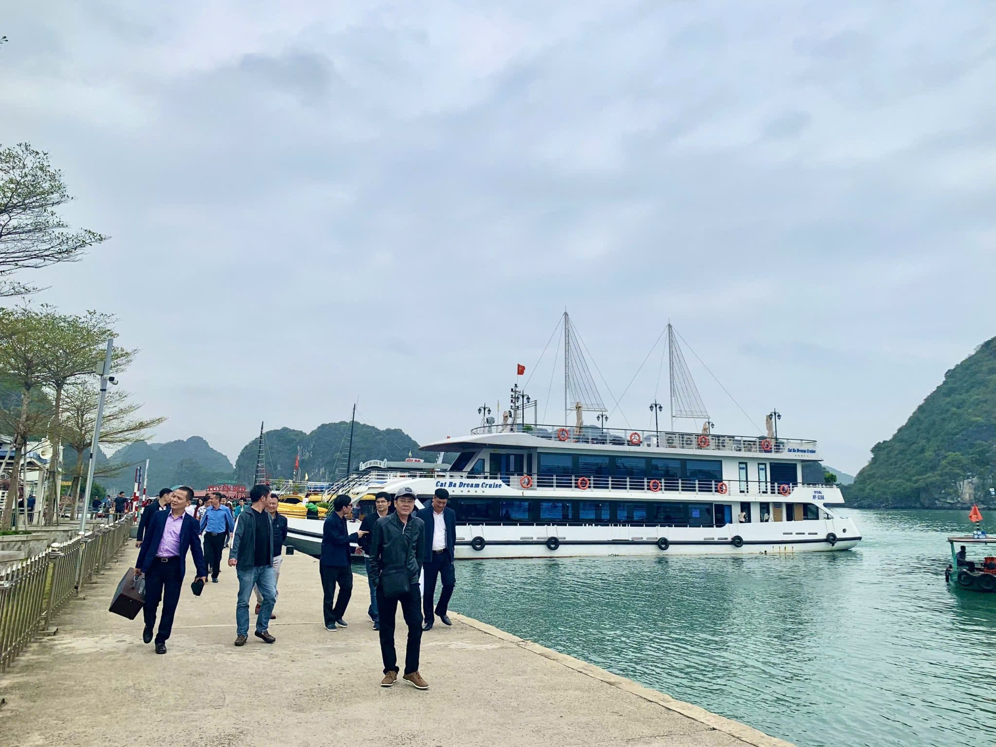 Lan Ha Bay full day tour - Cat Ba Dream Cruise 5-star