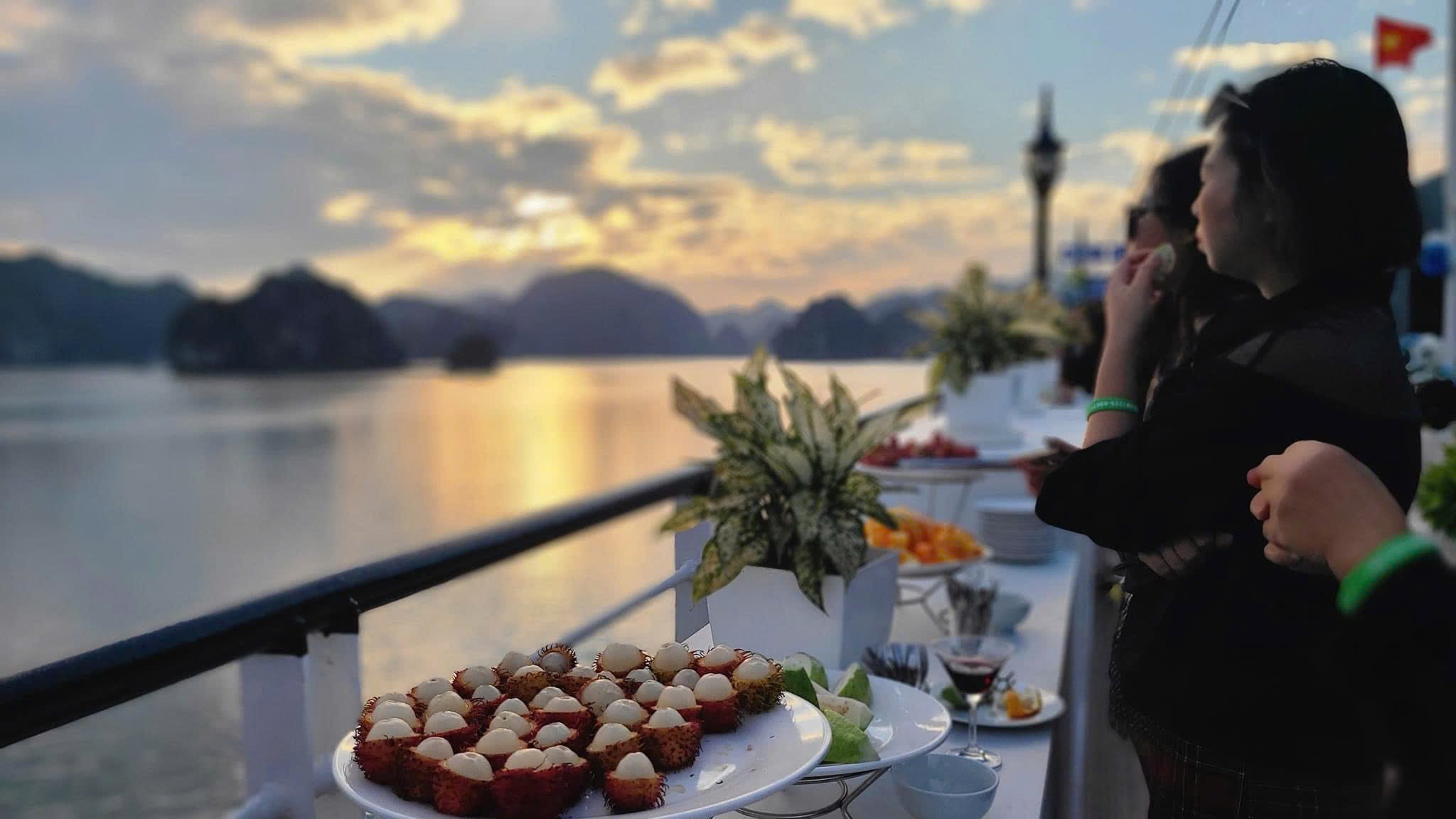 Lan Ha Bay full day tour - Cat Ba Dream Cruise 5-star