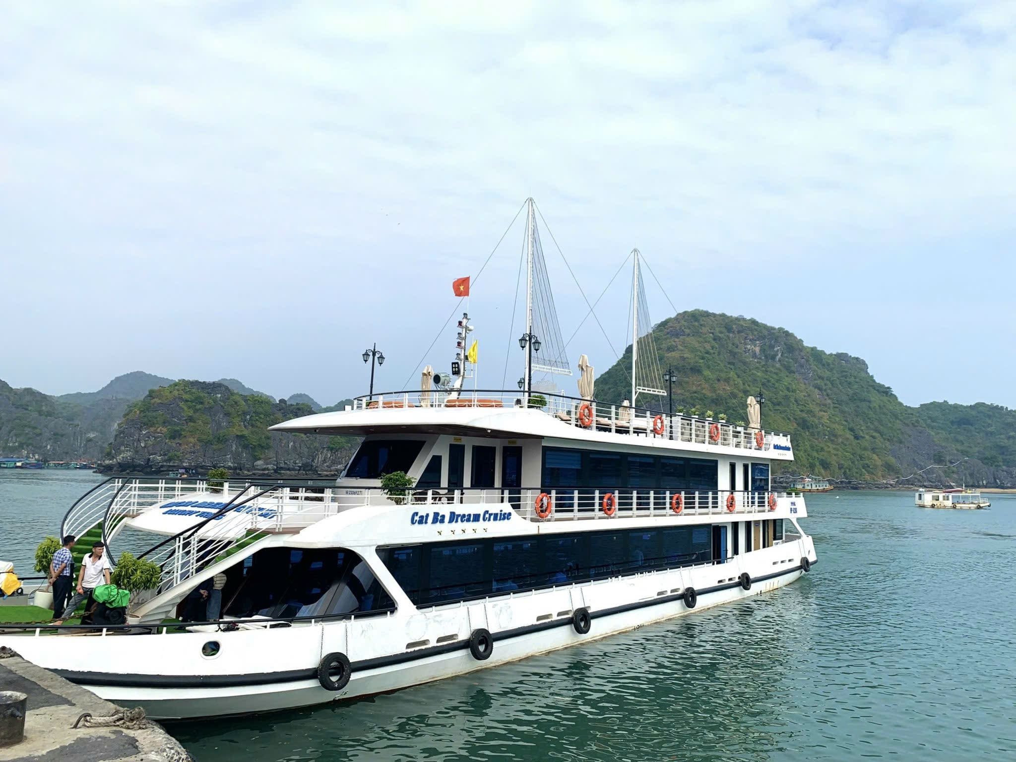 Lan Ha Bay full day tour - Cat Ba Dream Cruise 5-star