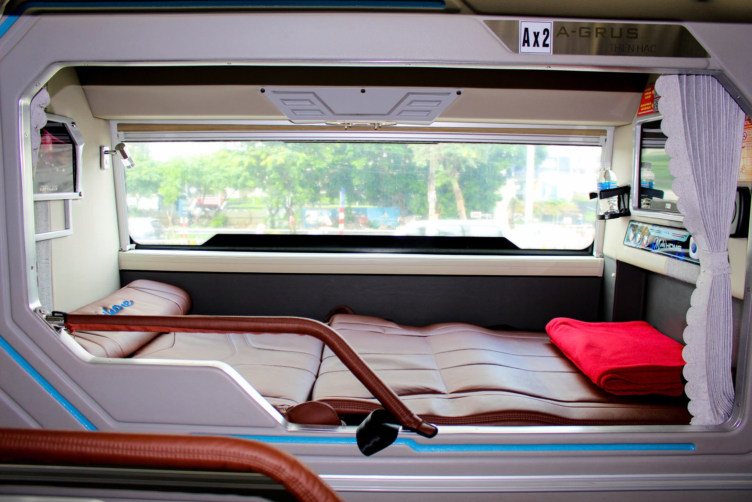 Bus Cat Ba Island to Sapa | VIP Cabin Bus + Speedboat